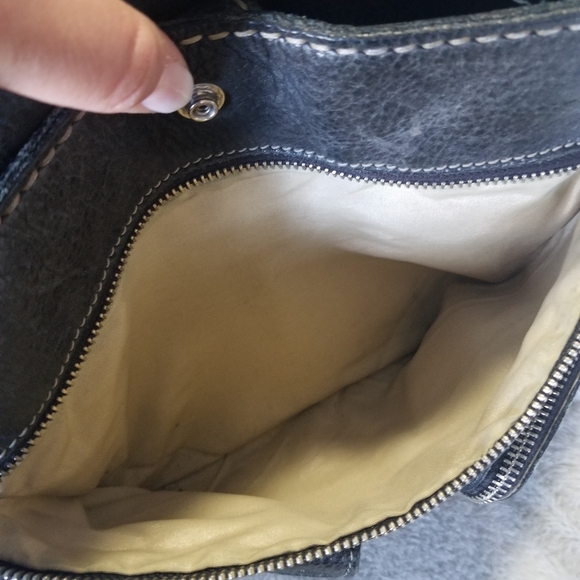 ROOTS Black Leather Messenger/Crossbody Bag - Picture 11 of 12